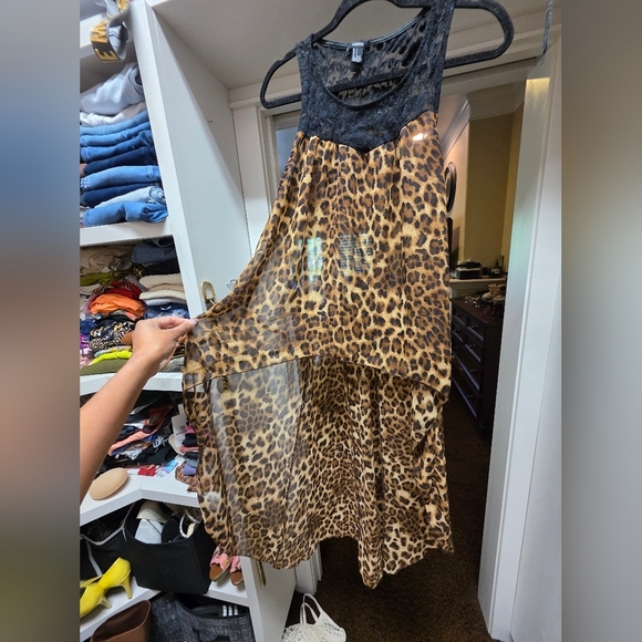 Leopard Print Sleeveless Top - Picture 2 of 3